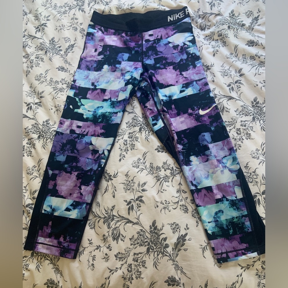 Nike pro crop leggings